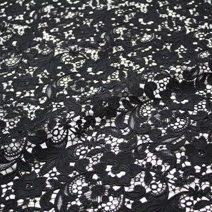 Pizzo Macramè Ricamato e Rebrodato con Fiori