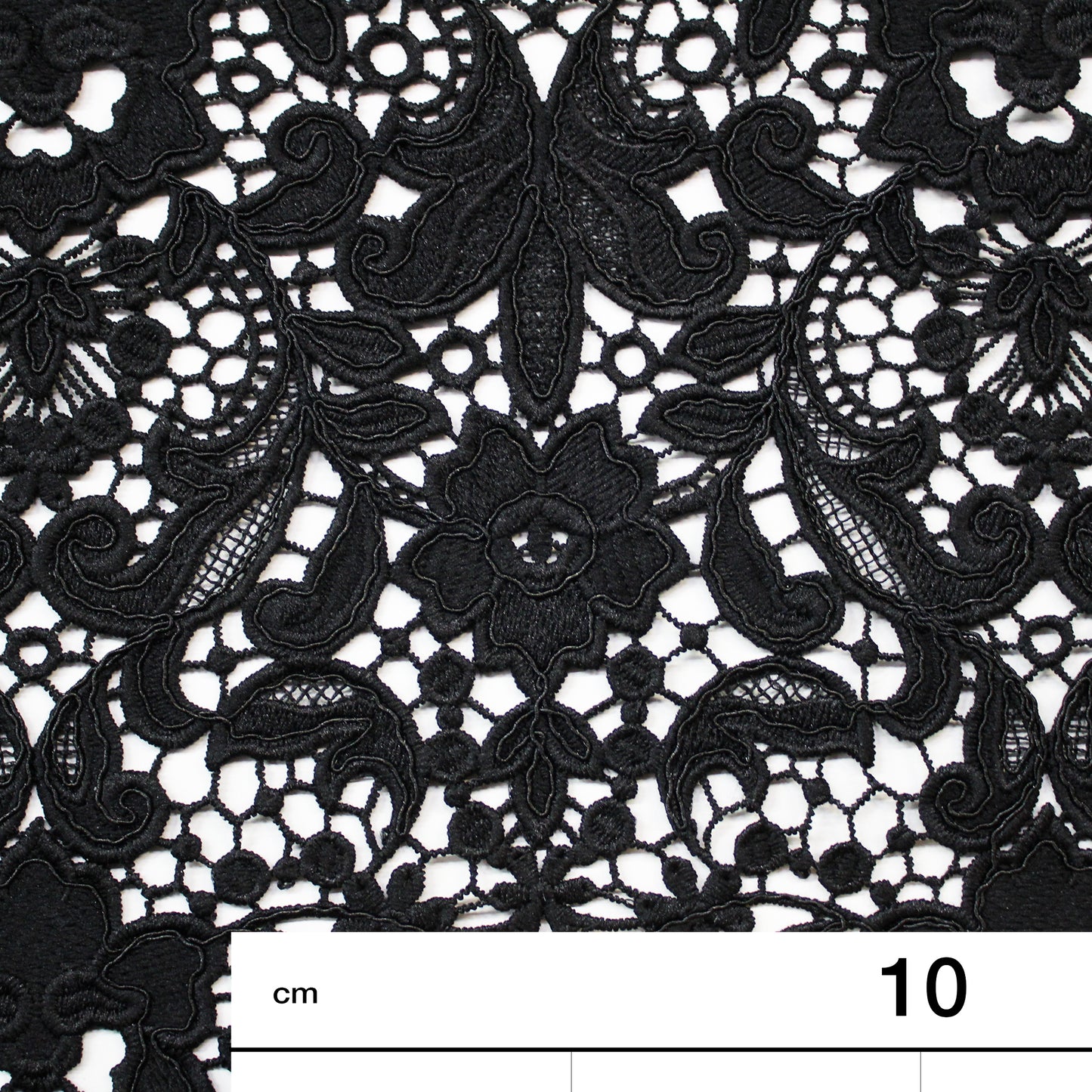 Pizzo Macramè Ricamato e Rebrodato con Fiori