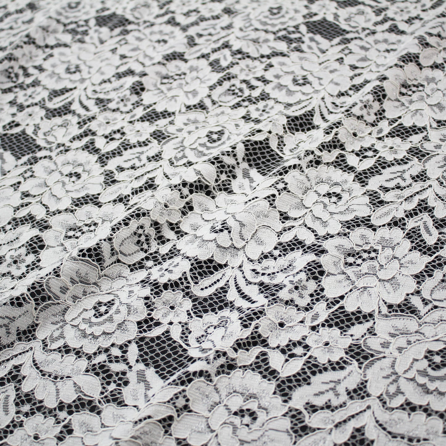Re-embroidered Filet Lace | Large All-over Roses | Double Scalloped Edge | H 140 cm | FSW4210