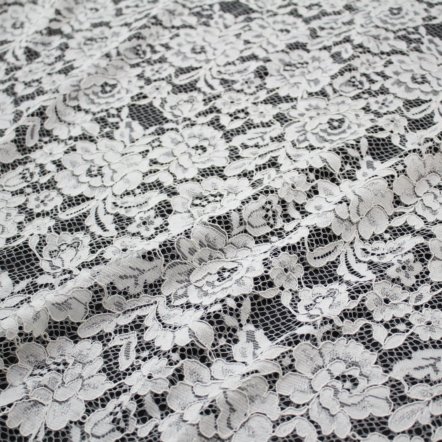 Re-embroidered Filet Lace | Large All-over Roses | Double Scalloped Edge | H 140 cm | FSW4210