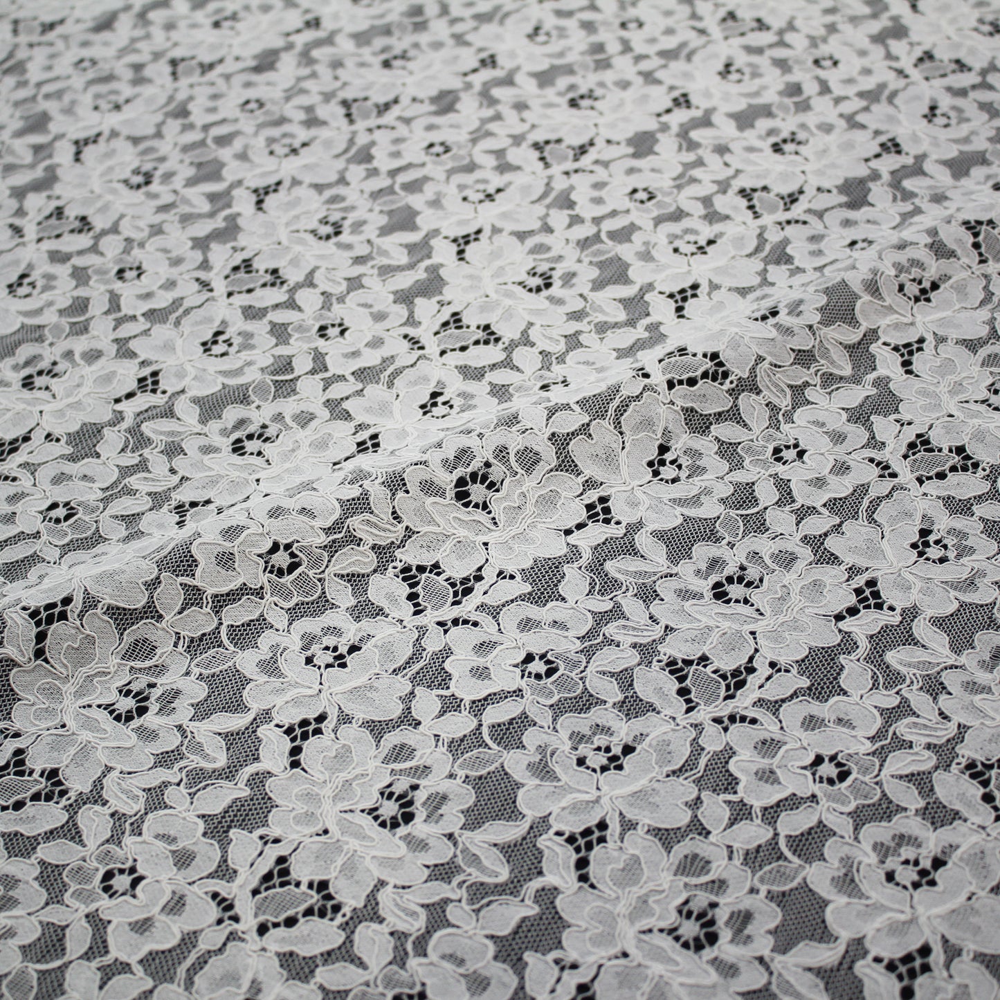 Re-embroidered Lace | All-over Floral Design | Double Scalloped Edge | H 140 cm | FSW2525