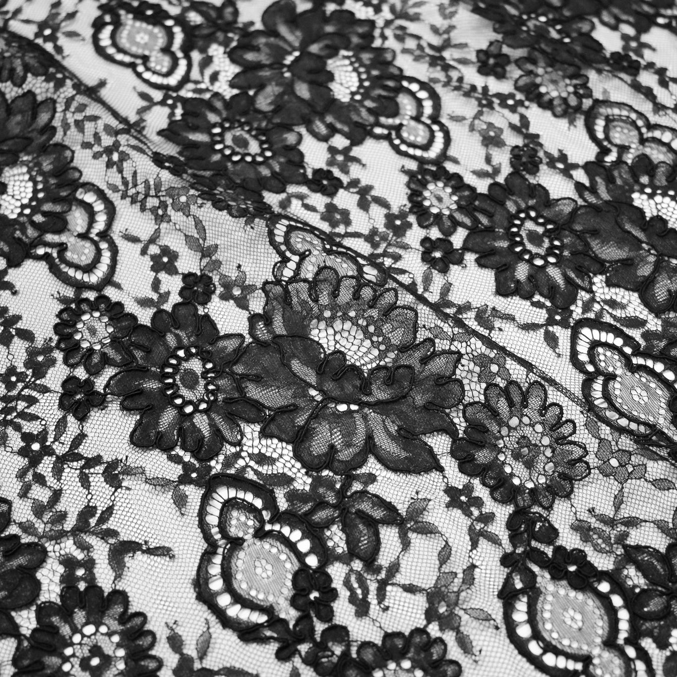 Re-embroidered Lace | Large Flowers | Double Scalloped Edge | H 135–140 cm | FSW3894