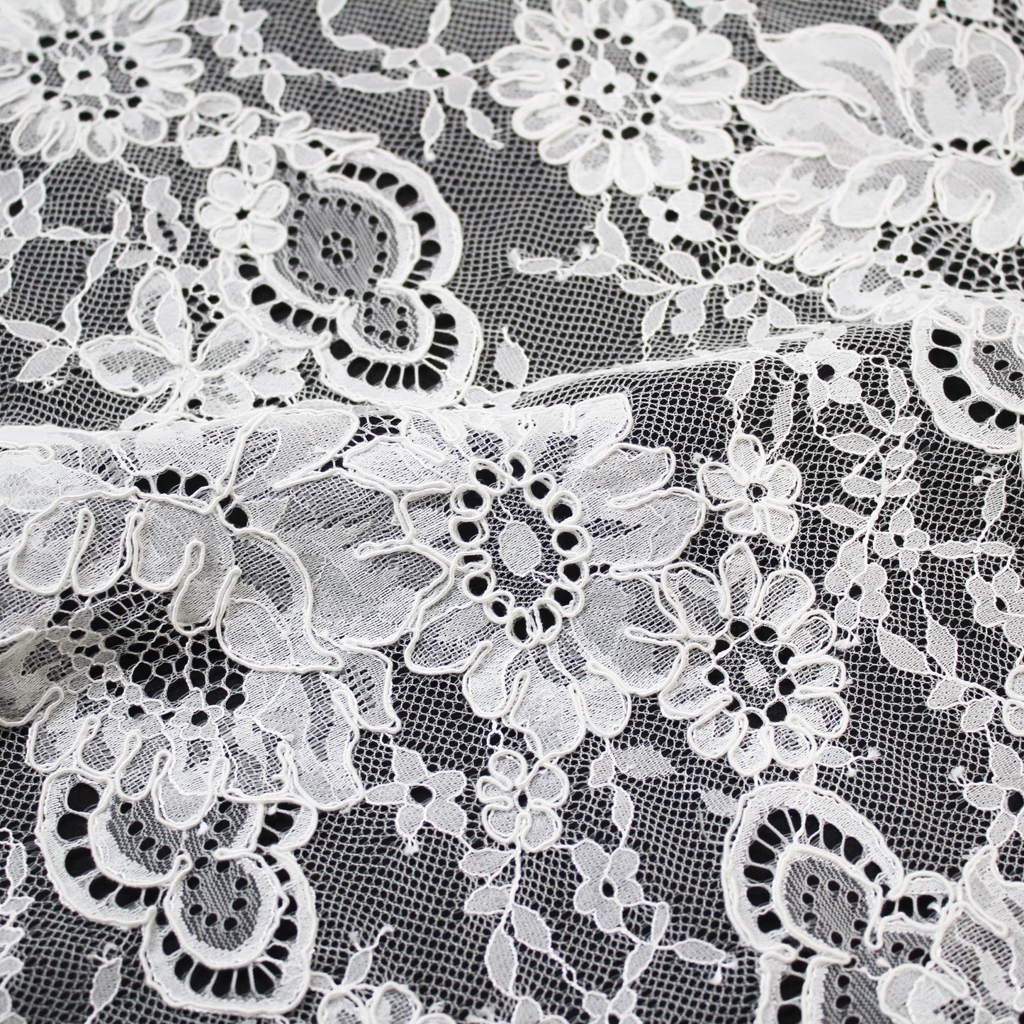 Re-embroidered Lace | Large Flowers | Double Scalloped Edge | H 135–140 cm | FSW3894