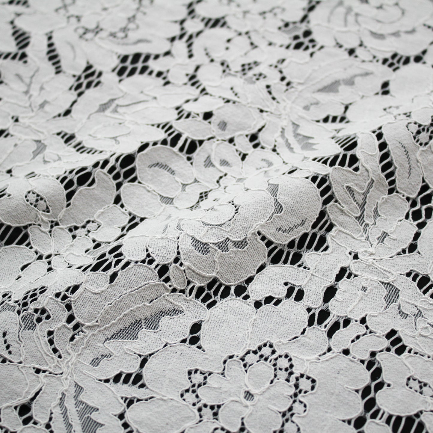 Re-embroidered Lace | Large Flowers & Leaves | Double Scalloped Edge | H 145–150 cm | FSW3516