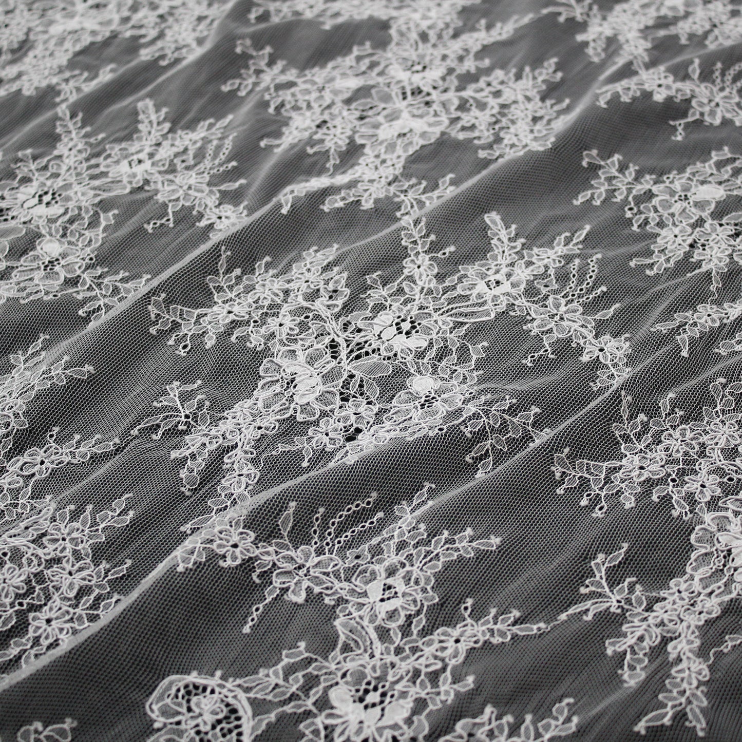 Re-embroidered Lace | Floral Bouquets | High Border with Flowers, Paisley and Scallop | H 154 cm | FSW1137