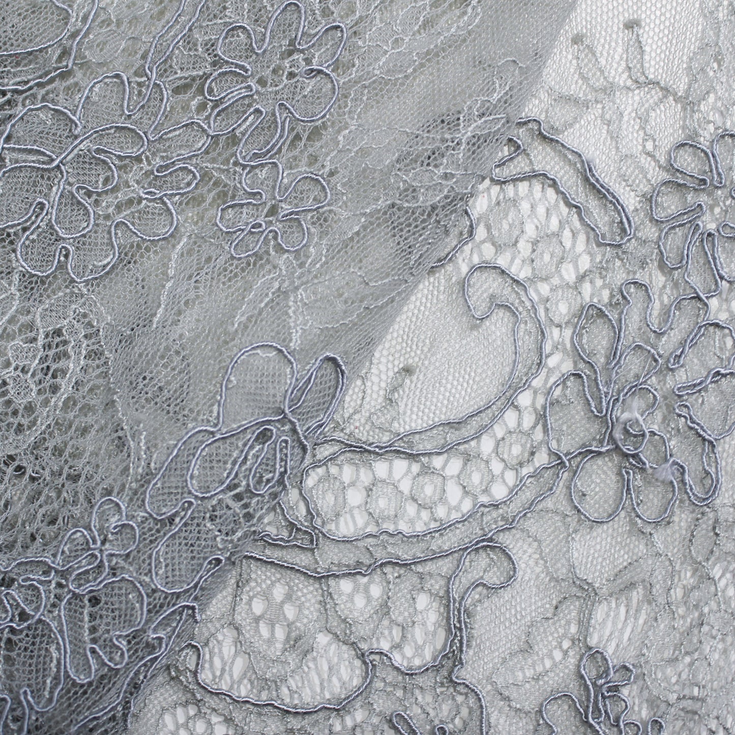 Re-embroidered Lace | Small Floral Bouquets | Double Floral & Paisley Border | H 130 cm | FSW2971