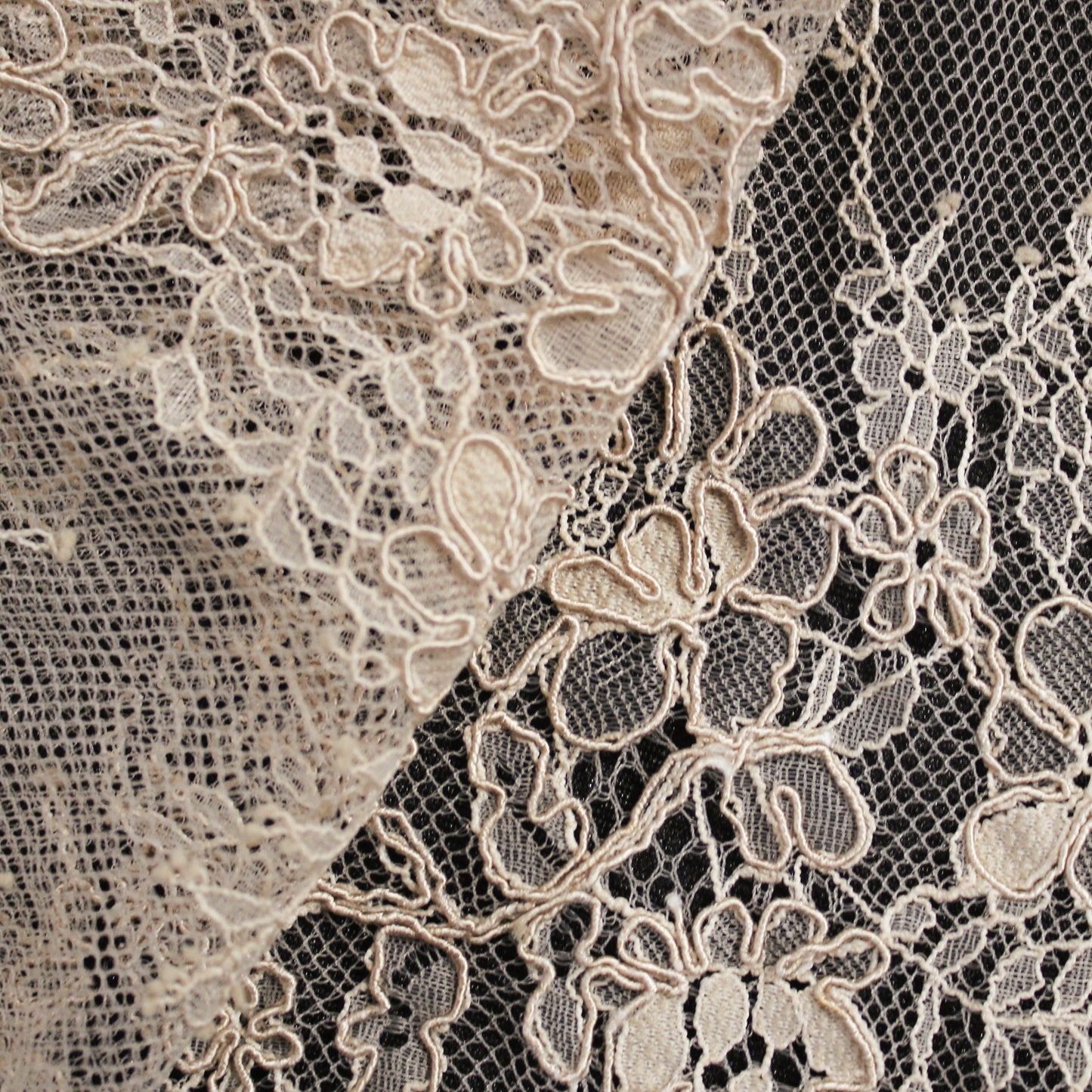 Re-embroidered Lace | Small Floral Bouquets | Double Floral & Paisley Border | H 130 cm | FSW2971