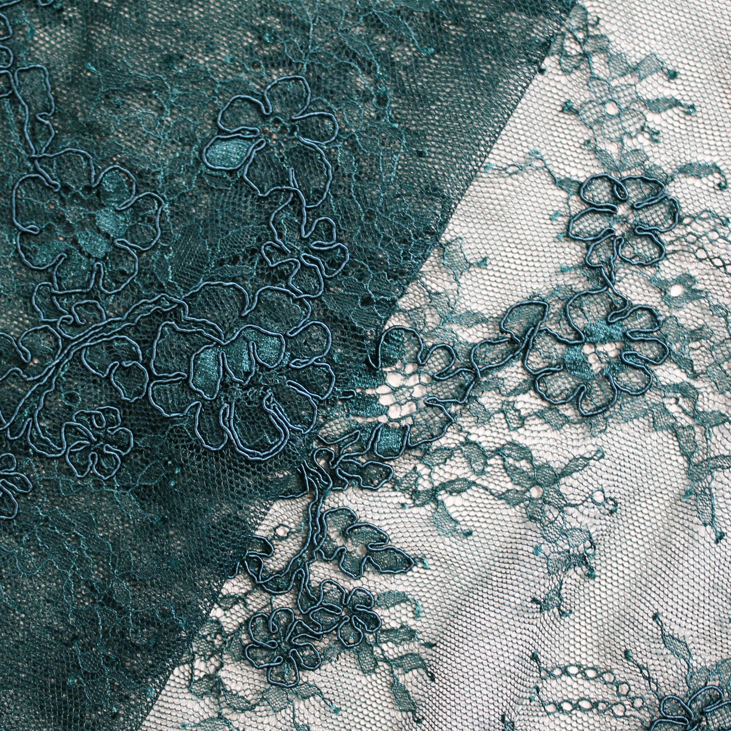 Re-embroidered Lace | Small Floral Bouquets | Double Floral & Paisley Border | H 130 cm | FSW2971