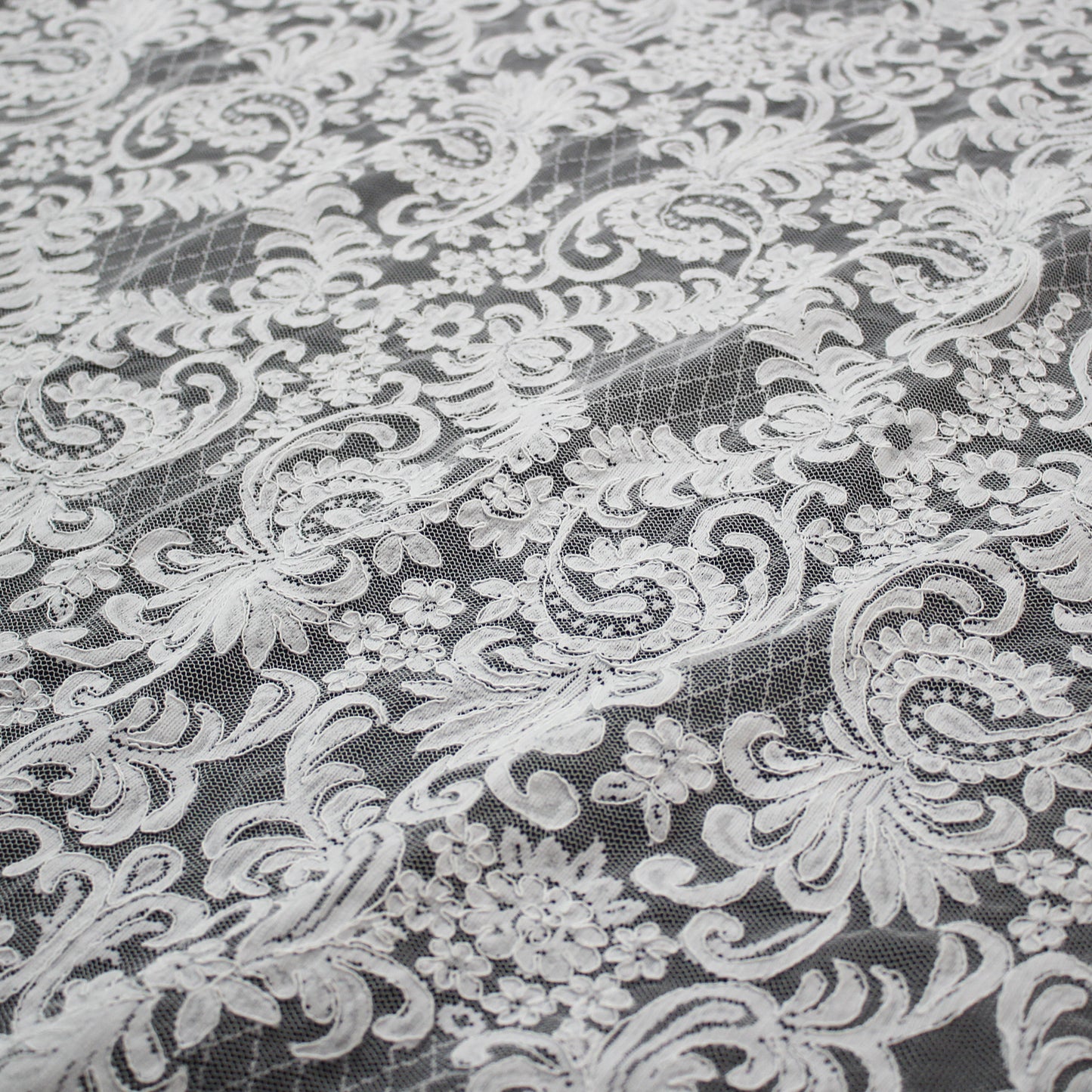 Re-embroidered Lace | Arabesque Pattern | Double Scalloped Edge | H 135 cm | FSW4347