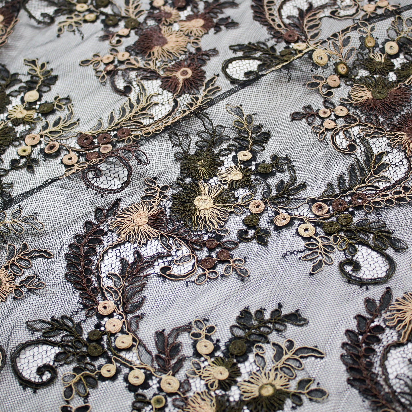 Re-embroidered Lace | Wavy Floral Branch Pattern | Double Paisley Scalloped Edge | H 135 cm | FSW2272
