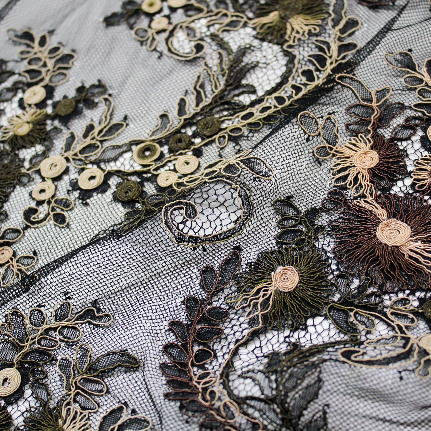 Re-embroidered Lace | Wavy Floral Branch Pattern | Double Paisley Scalloped Edge | H 135 cm | FSW2272