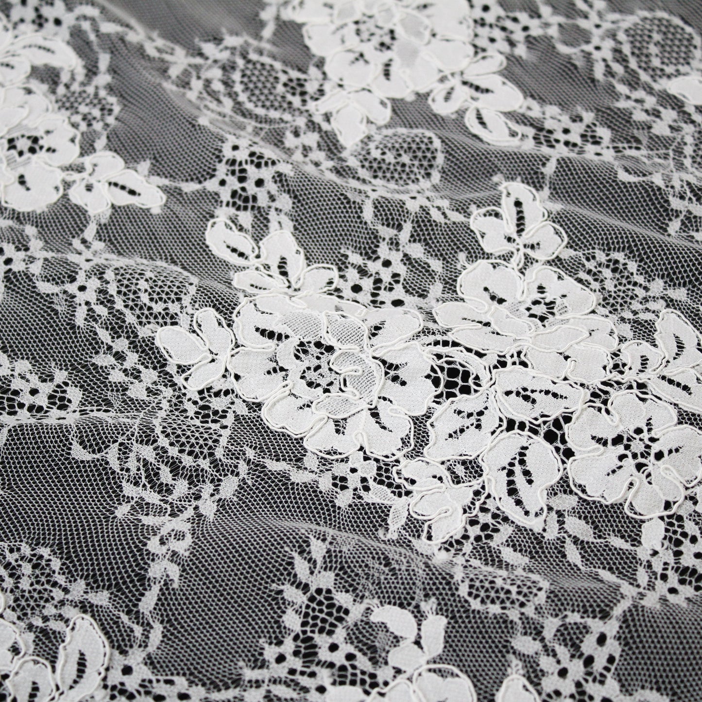 Re-embroidered lace | Floral embroidery | Double scalloped edge | H 150 cm | FSW1930