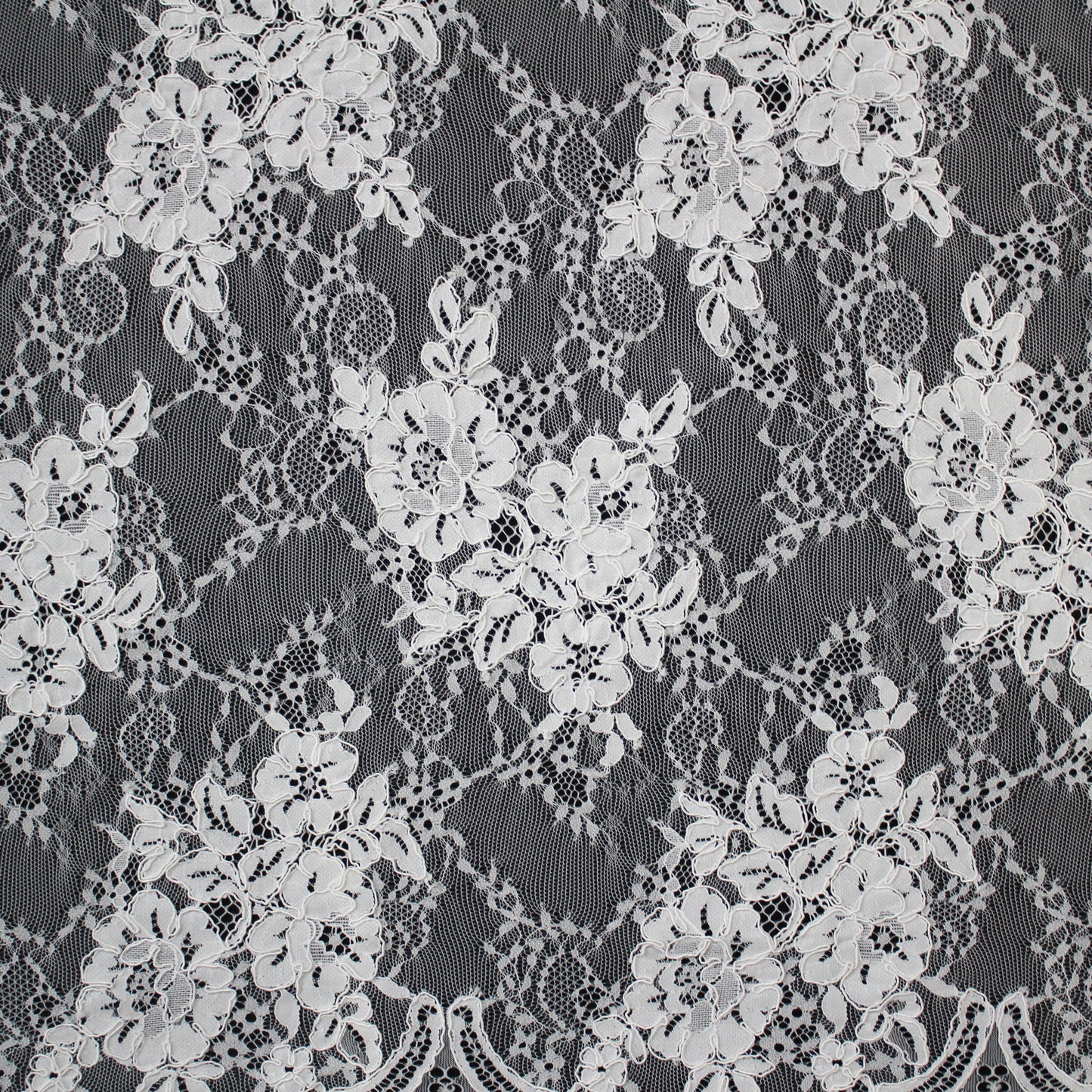 Re-embroidered lace | Floral embroidery | Double scalloped edge | H 150 cm | FSW1930