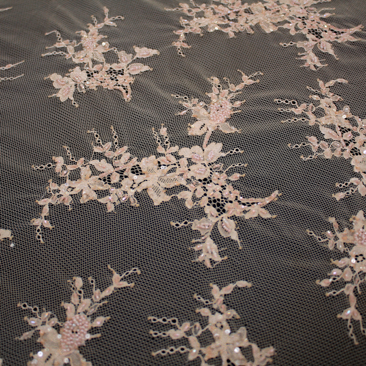Pizzo Alta Moda | Pizzo Ricamato con Corallini, Paillettes, Ramage Floreale, Paisley e Doppio Bordo | FRI2211