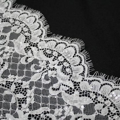 Pizzo Alta Moda | Pizzo Ricamato Sposa a Campo Pieno con Perline, Paillettes, Corallini, Motivo Arabesco e Doppio Smerlo | FRI2706