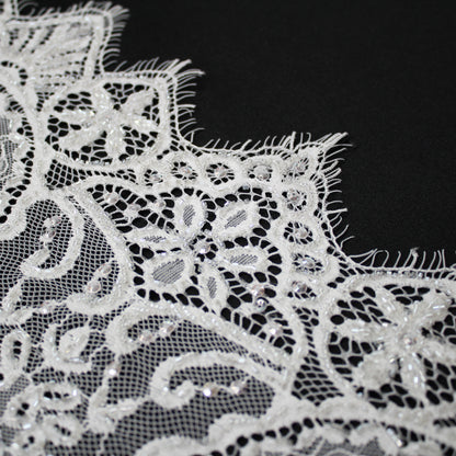 Pizzo Alta Moda | Pizzo Ricamato Sposa con Paillettes, Corallini, Motivo Arabesco, Fiori, Archi e Doppio Bordo | FRI3742
