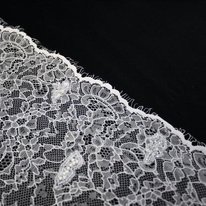 Pizzo Alta Moda | Pizzo Ricamato Sposa con Perline, Corallini, Paillettes, Ramage Arabesco Astratto e Doppio Smerlo | FRI1792