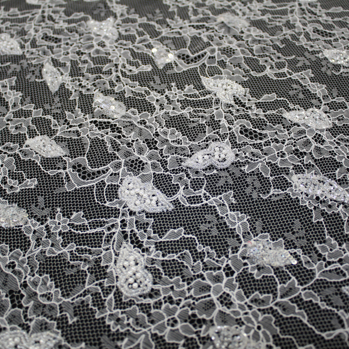Pizzo Alta Moda | Pizzo Ricamato Sposa con Perline, Corallini, Paillettes, Ramage Arabesco Astratto e Doppio Smerlo | FRI1792