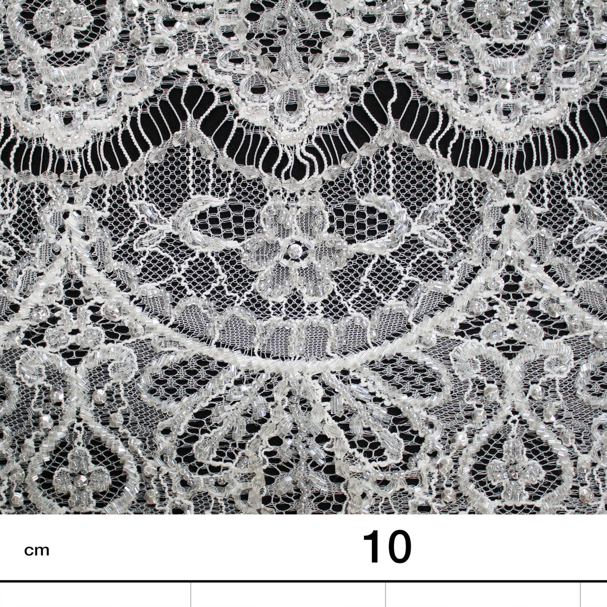 Pizzo Alta Moda | Pizzo Ricamato Sposa con Perline, Corallini, Strass, Motivo Arabesco ad Archi Geometrici e Bordo Singolo | FRI4223