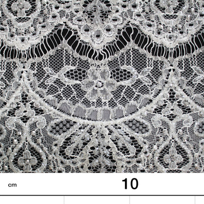 Pizzo Alta Moda | Pizzo Ricamato Sposa con Perline, Corallini, Strass, Motivo Arabesco ad Archi Geometrici e Bordo Singolo | FRI4223