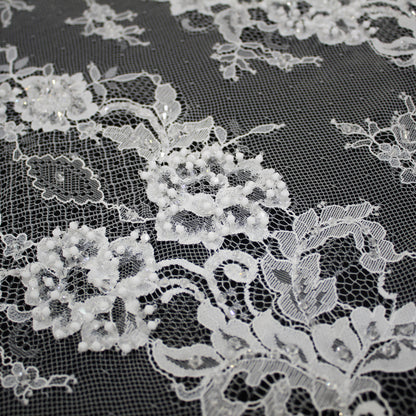 Pizzo Alta Moda | Pizzo Ricamato Sposa con Perline in Rilievo, Motivo Ramage Floreale, Arabesco a Bande Verticali e Doppio Bordo | FRI4354