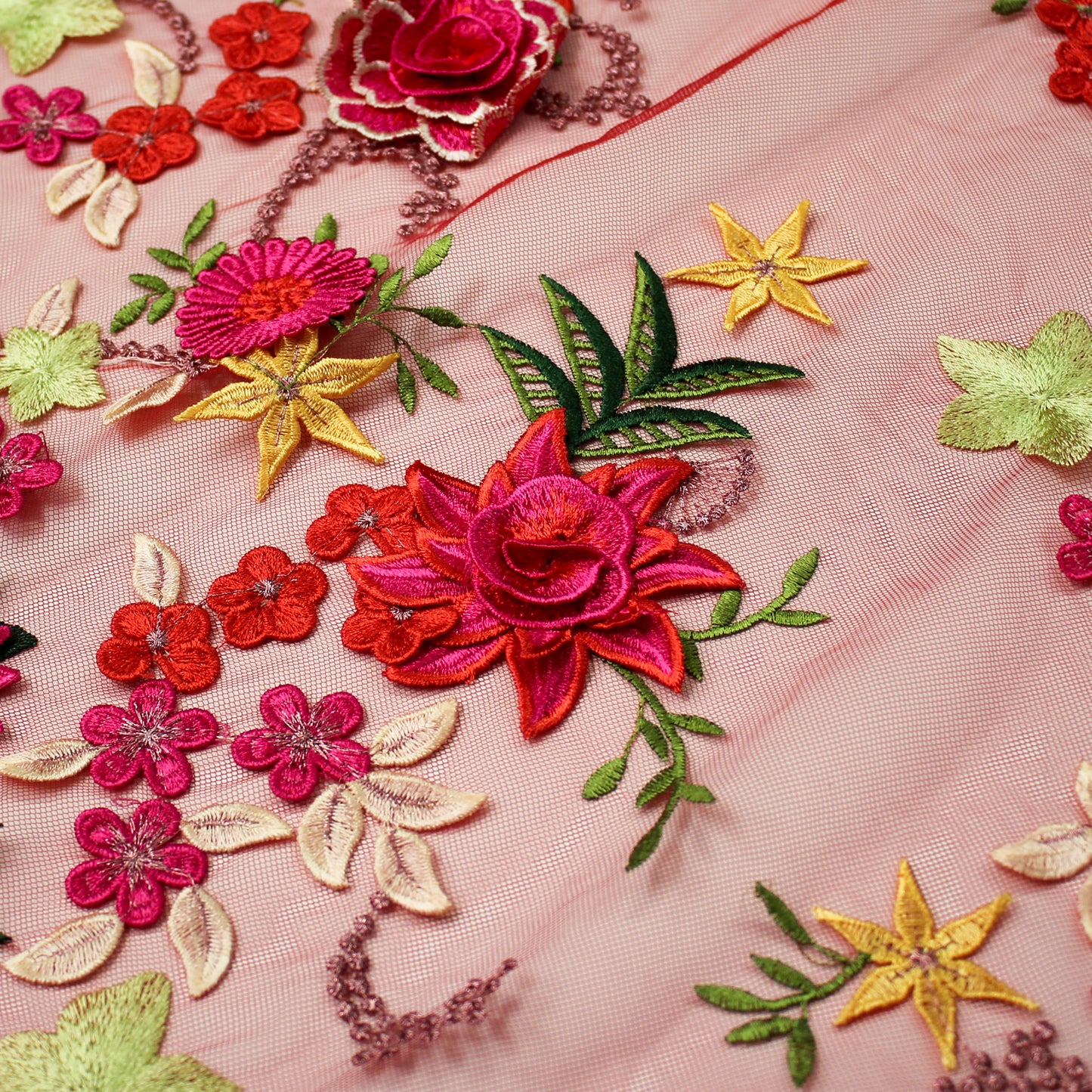 Tulle Alta Moda | Bouquet di Rose e Fiori Stellati 3D con Foglie a Farfalla