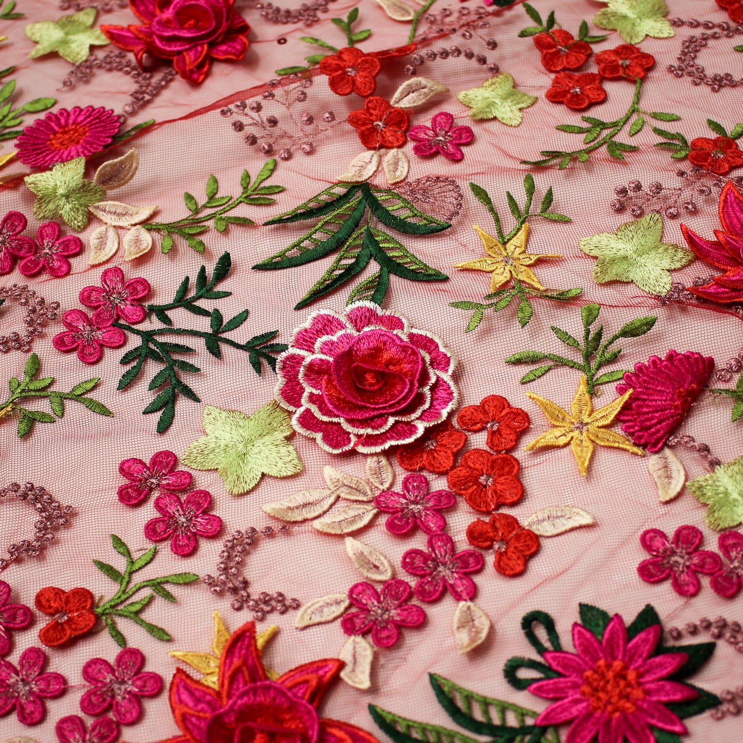 Tulle Alta Moda | Bouquet di Rose e Fiori Stellati 3D con Foglie a Farfalla