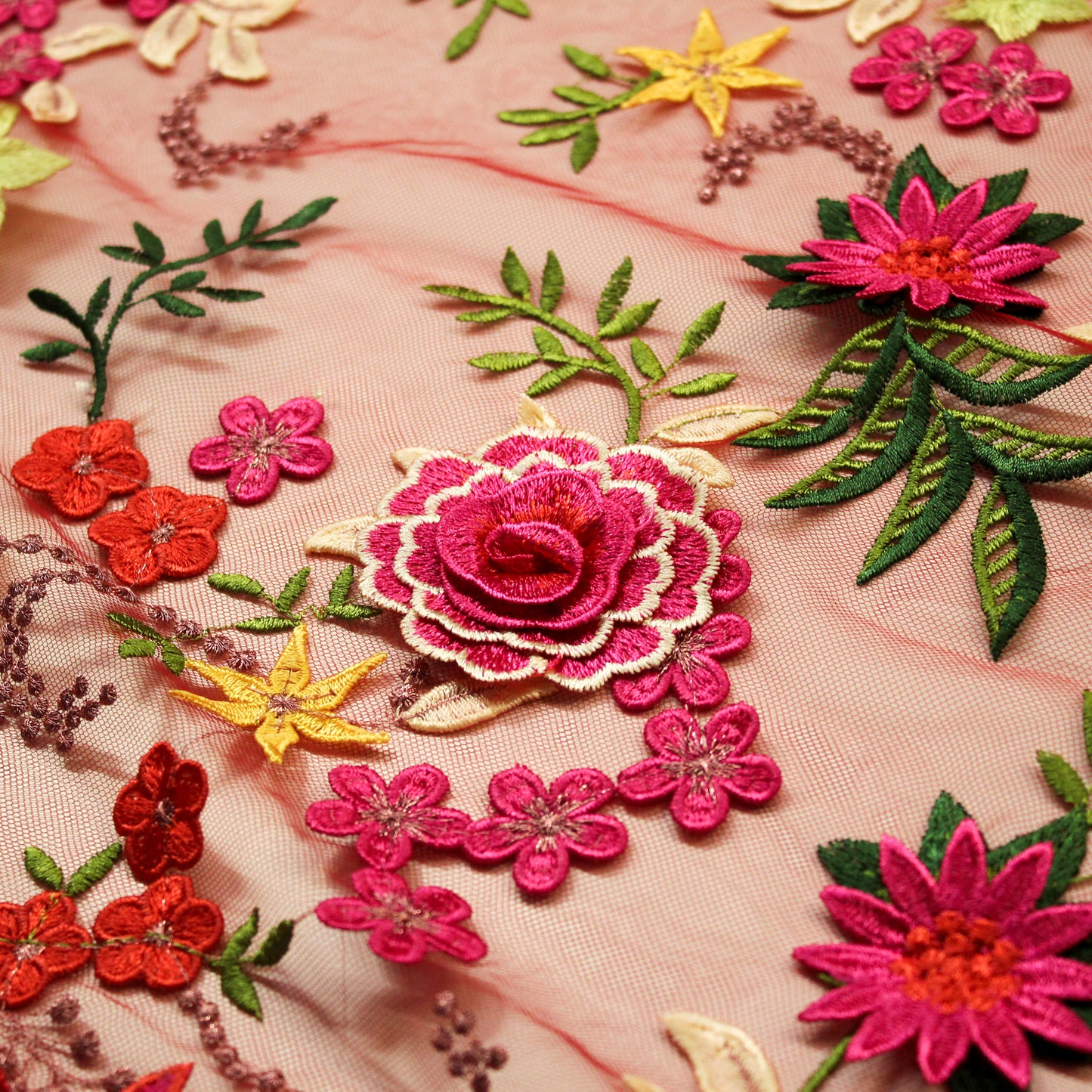 Tulle Alta Moda | Bouquet di Rose e Fiori Stellati 3D con Foglie a Farfalla
