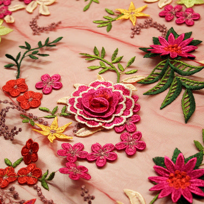 Tulle Alta Moda | Bouquet di Rose e Fiori Stellati 3D con Foglie a Farfalla