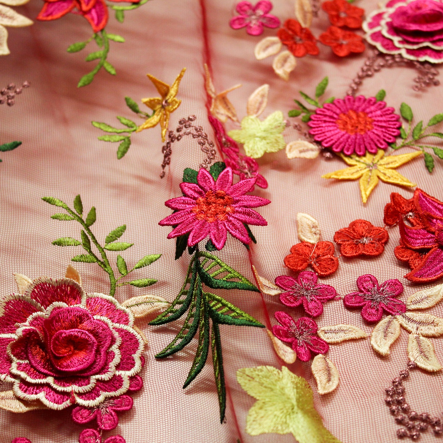 Tulle Alta Moda | Bouquet di Rose e Fiori Stellati 3D con Foglie a Farfalla