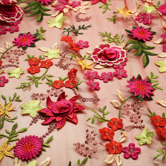 Tulle Alta Moda | Bouquet di Rose e Fiori Stellati 3D con Foglie a Farfalla
