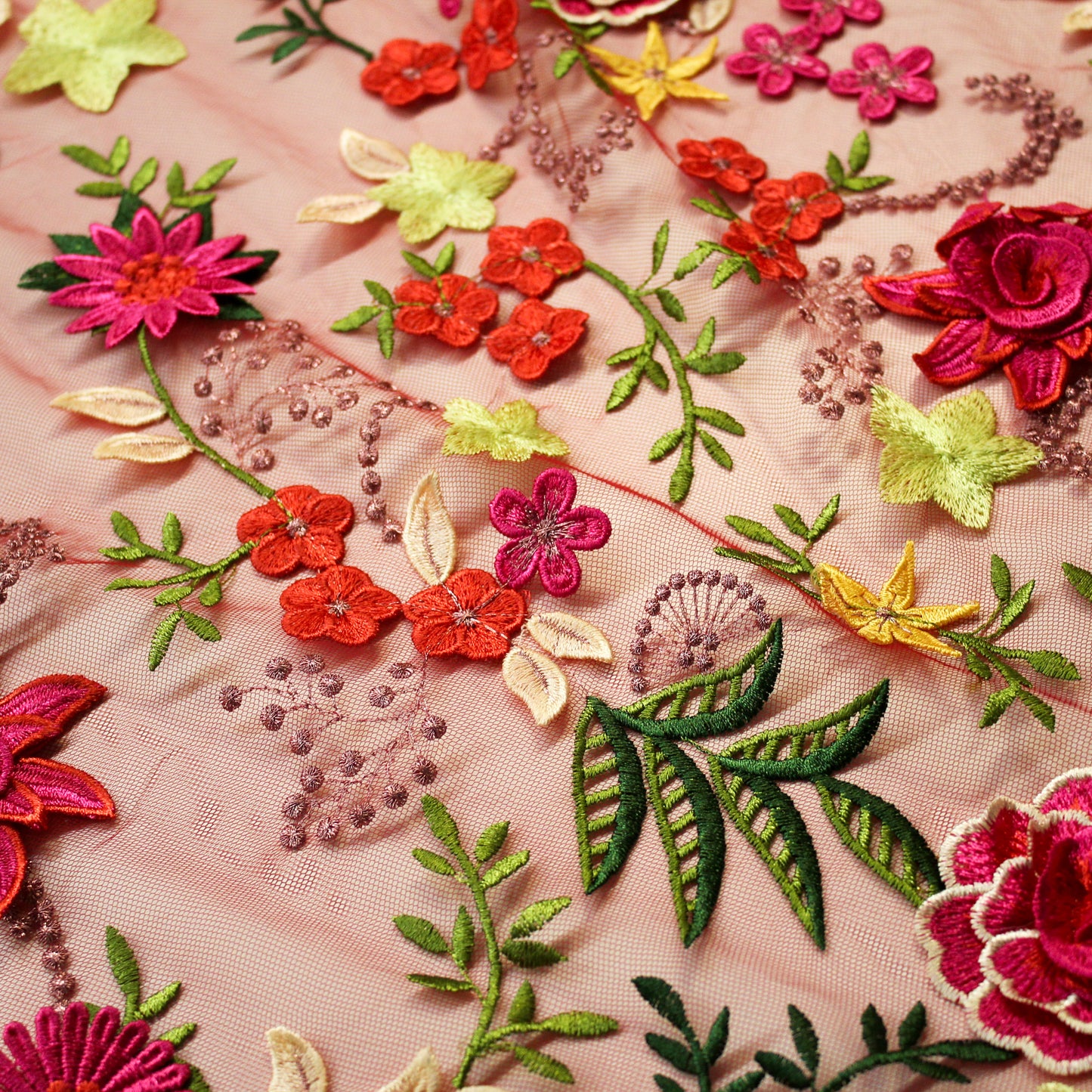 Tulle Alta Moda | Bouquet di Rose e Fiori Stellati 3D con Foglie a Farfalla