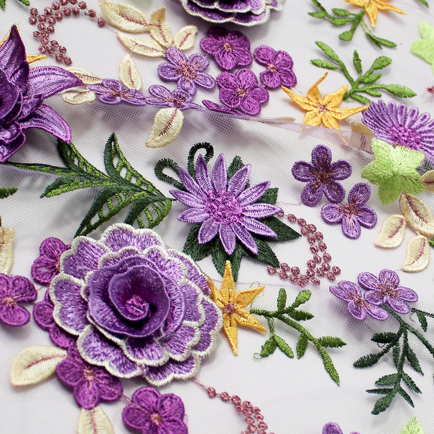Tulle Alta Moda | Bouquet di Rose e Fiori Stellati 3D con Foglie a Farfalla