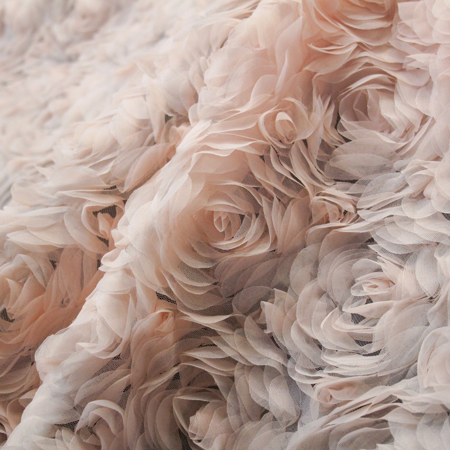 Tulle Alta Moda con Ricamo 3D di Rose a Campo Pieno