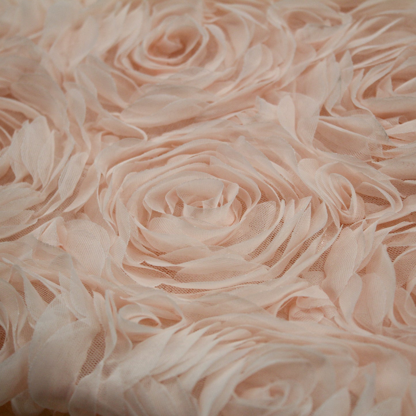 Tulle Alta Moda con Ricamo 3D di Rose a Campo Pieno