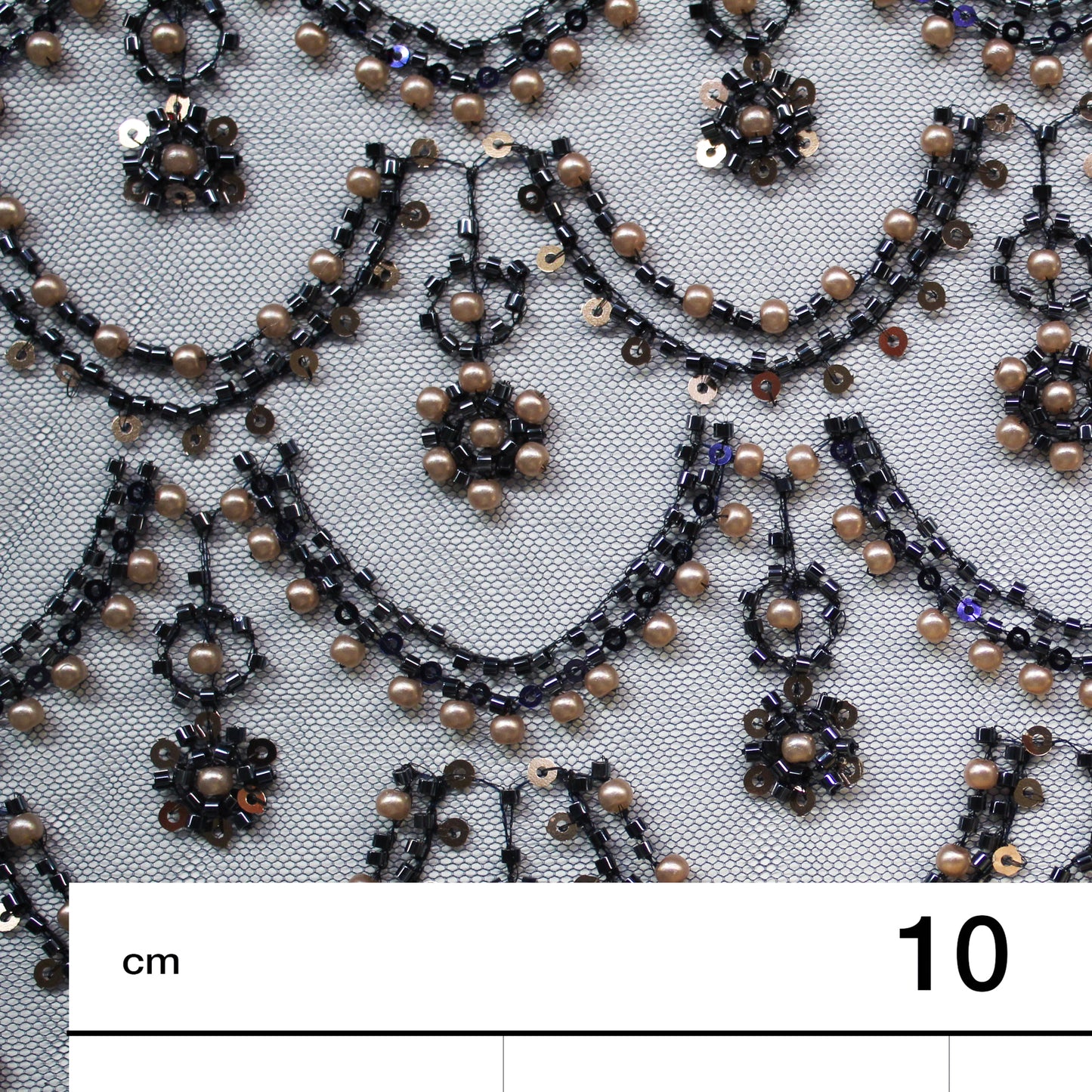 Tulle Alta Moda | Motivo a Squame e Archi Piccoli con Ricamo di Paillettes e Perline Blu e Oro
