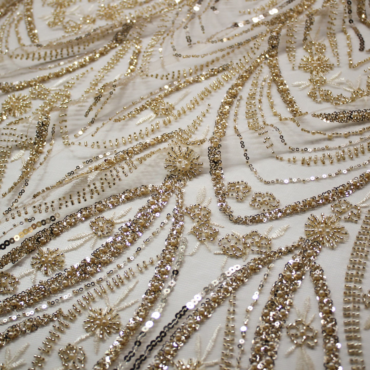 Tulle Alta Moda | Motivo Astratto Arabesco con Ricamo a Filo, Paillettes e Perline