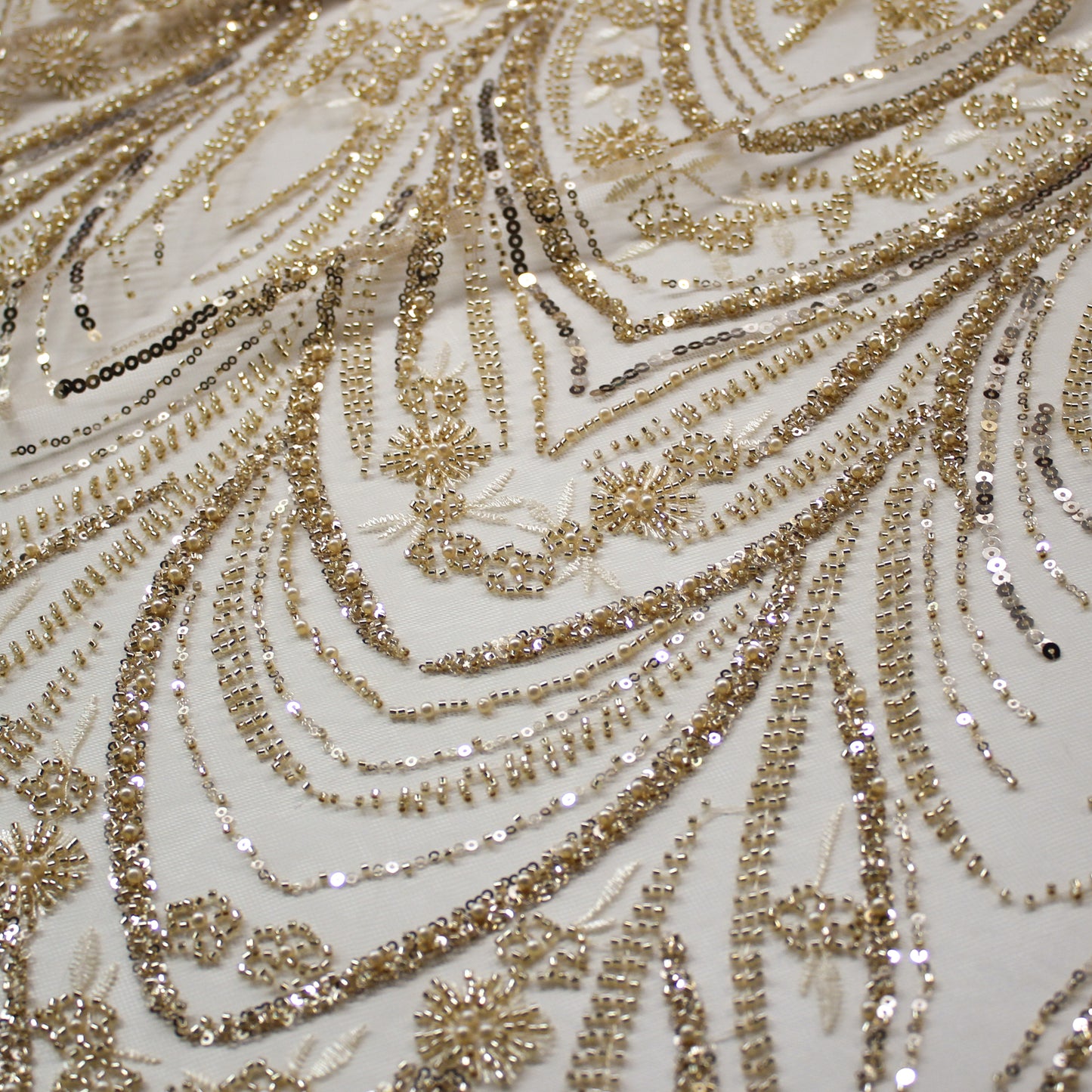 Tulle Alta Moda | Motivo Astratto Arabesco con Ricamo a Filo, Paillettes e Perline
