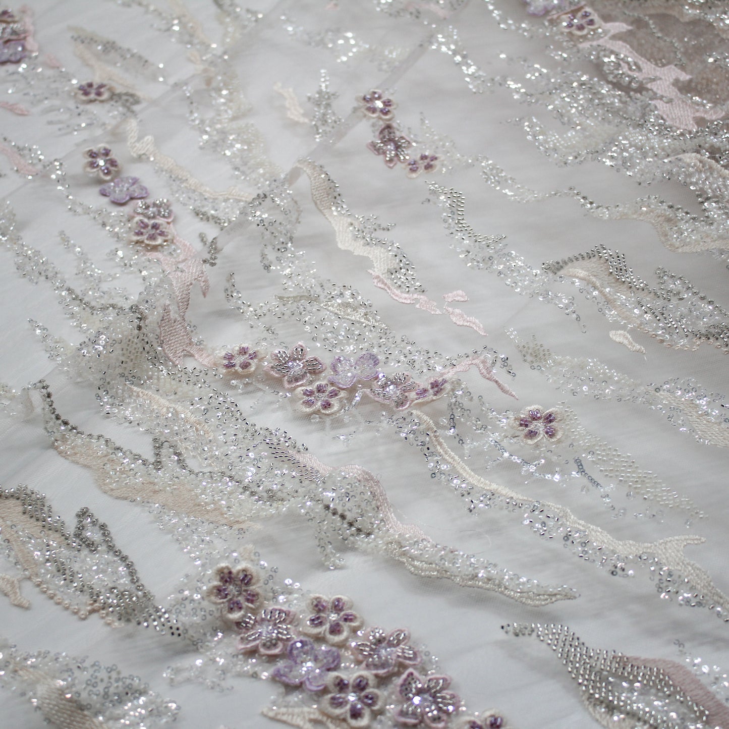 Tulle Alta Moda | Motivo Astratto e Fiori 3D con Ricamo in Lurex, Coralli, Perline e Paillettes