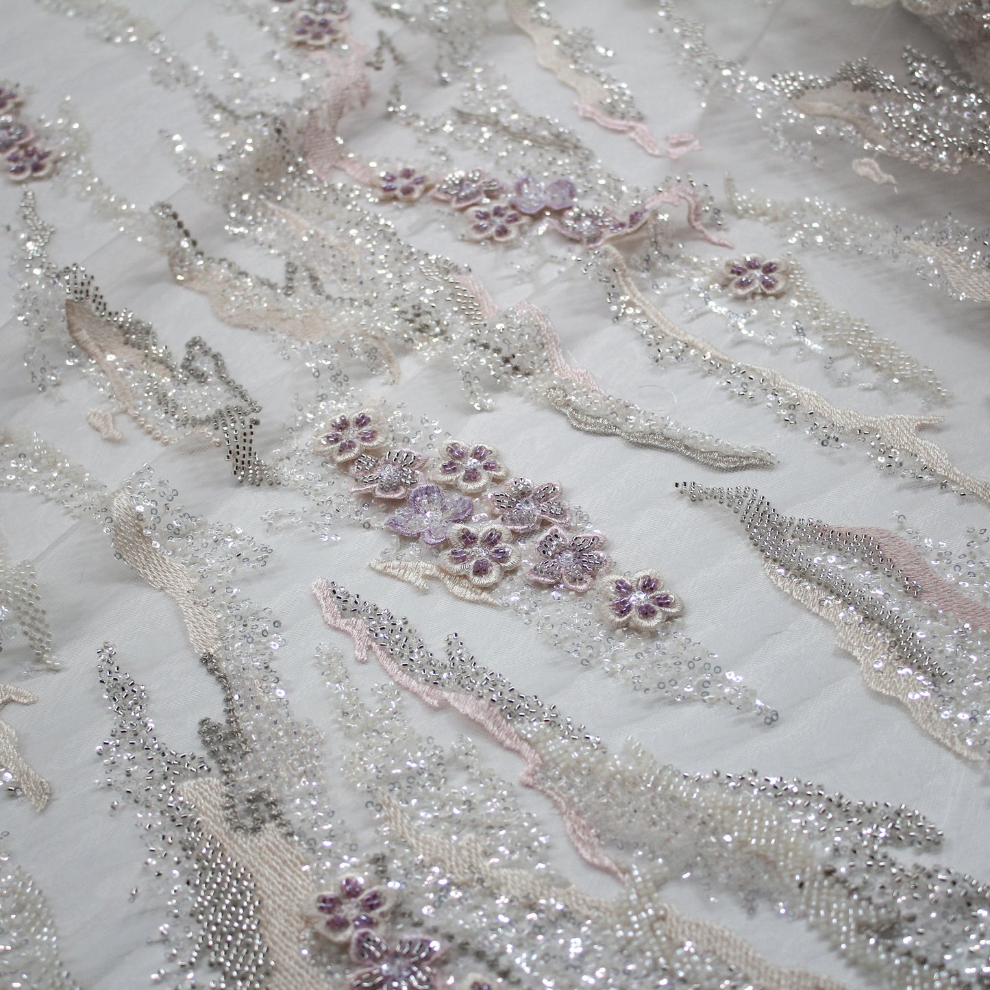 Tulle Alta Moda | Motivo Astratto e Fiori 3D con Ricamo in Lurex, Coralli, Perline e Paillettes
