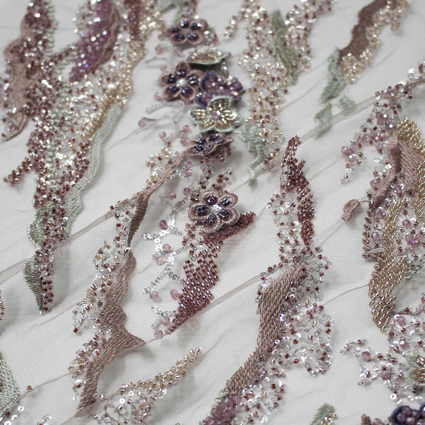 Tulle Alta Moda | Motivo Astratto e Fiori 3D con Ricamo in Lurex, Coralli, Perline e Paillettes