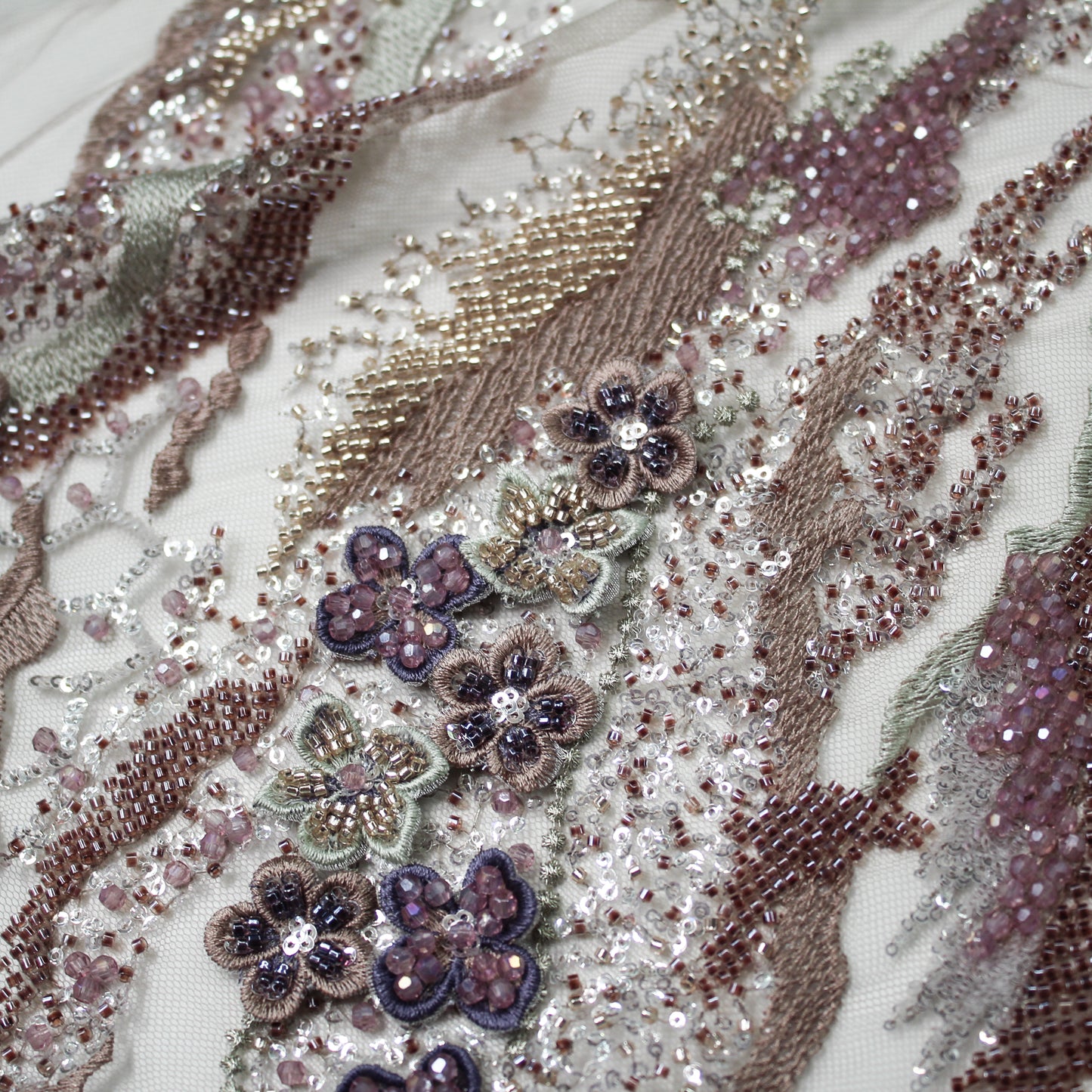 Tulle Alta Moda | Motivo Astratto e Fiori 3D con Ricamo in Lurex, Coralli, Perline e Paillettes