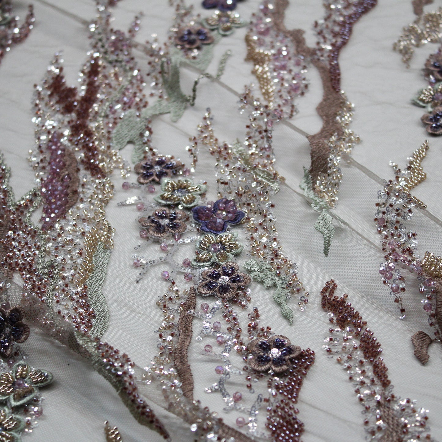 Tulle Alta Moda | Motivo Astratto e Fiori 3D con Ricamo in Lurex, Coralli, Perline e Paillettes