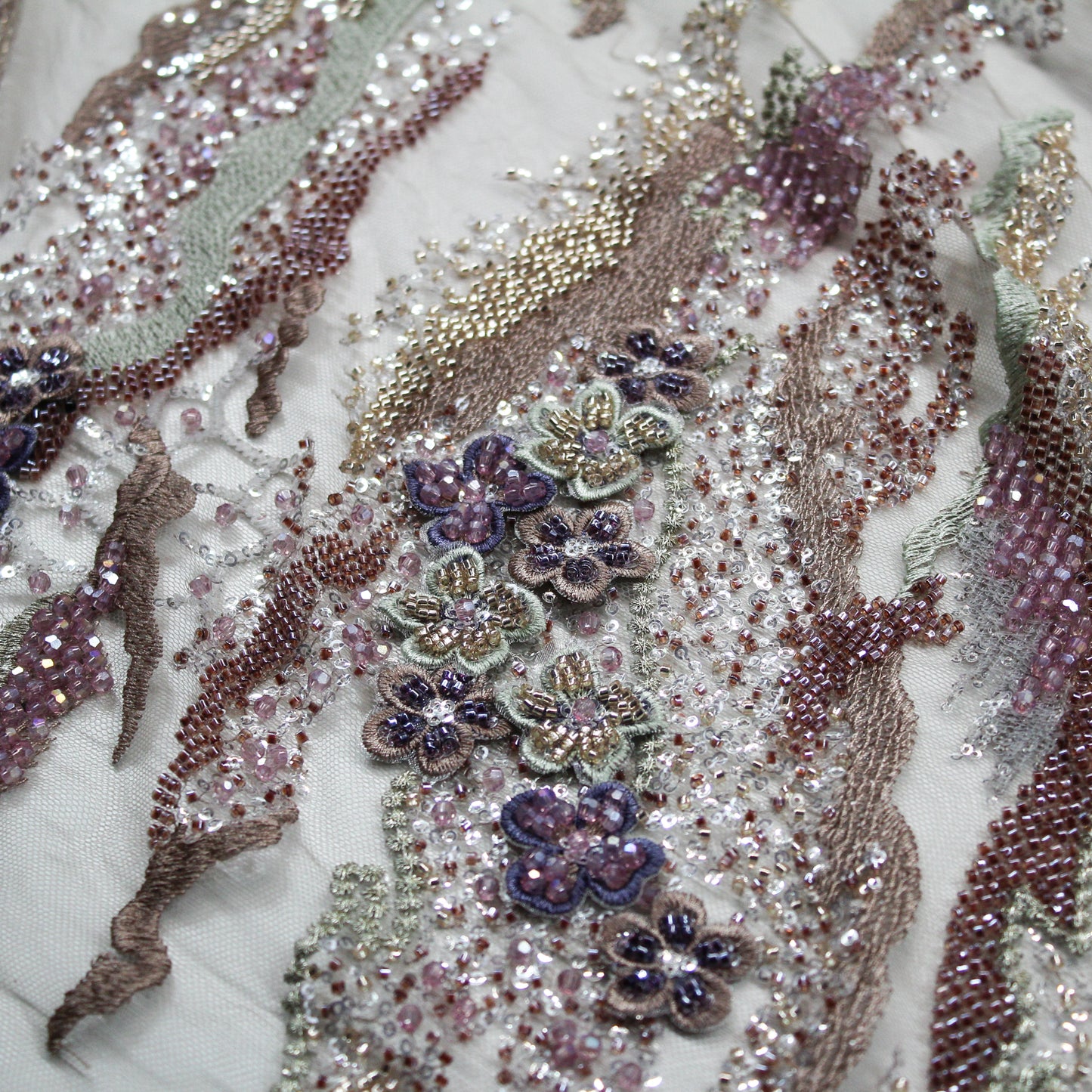 Tulle Alta Moda | Motivo Astratto e Fiori 3D con Ricamo in Lurex, Coralli, Perline e Paillettes