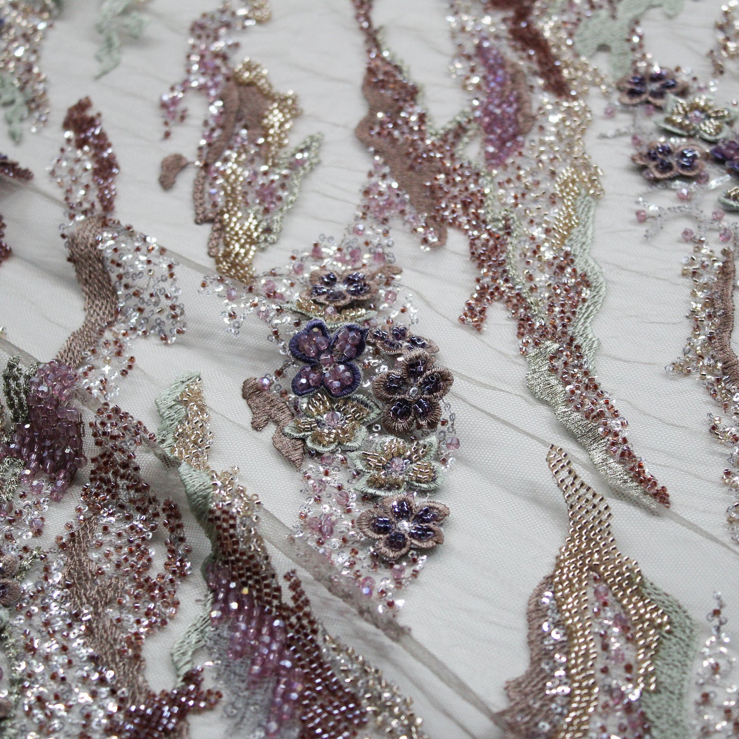 Tulle Alta Moda | Motivo Astratto e Fiori 3D con Ricamo in Lurex, Coralli, Perline e Paillettes
