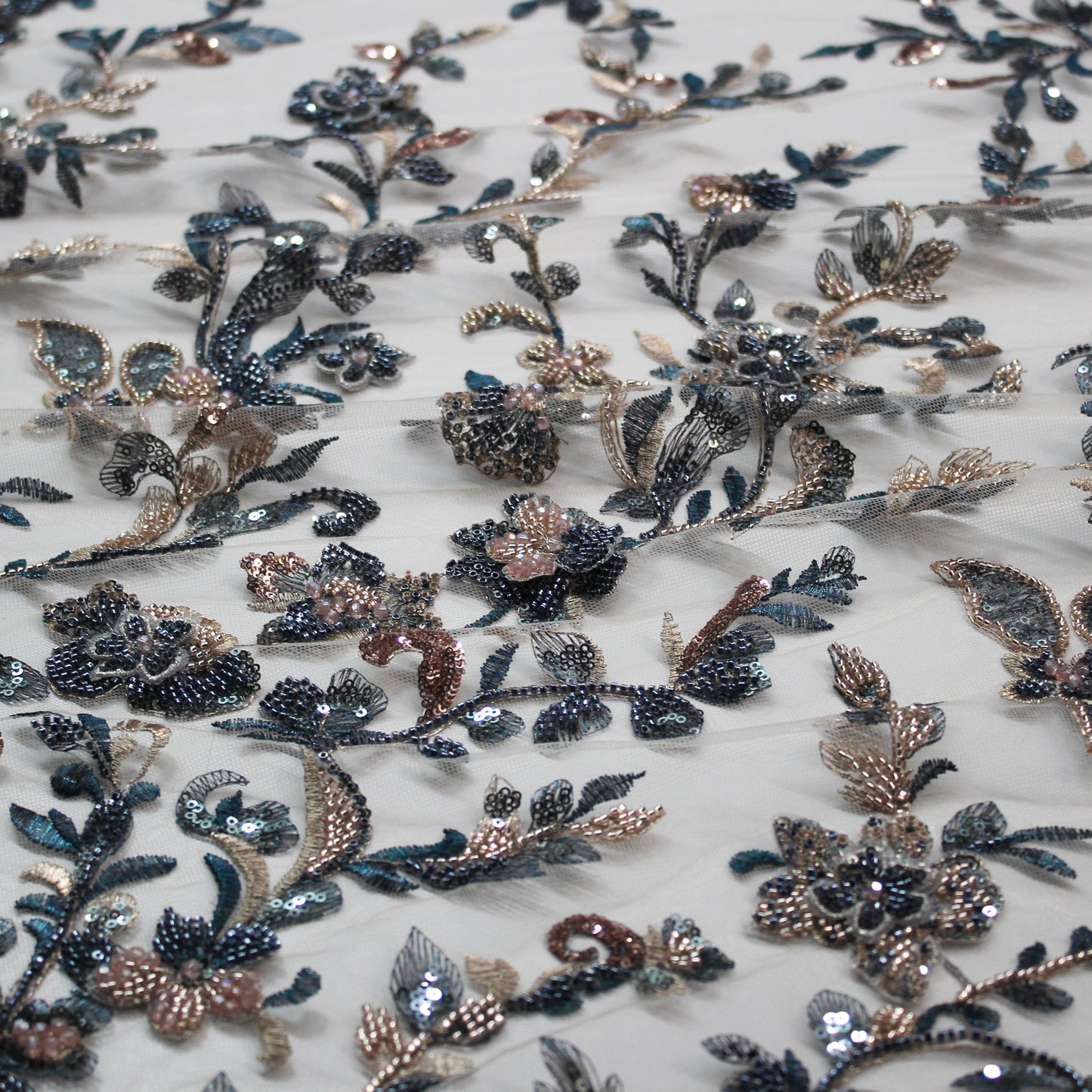 Tulle Alta Moda | Ramage di Fiori 3D a Degradé con Perline, Coralli e Paillettes