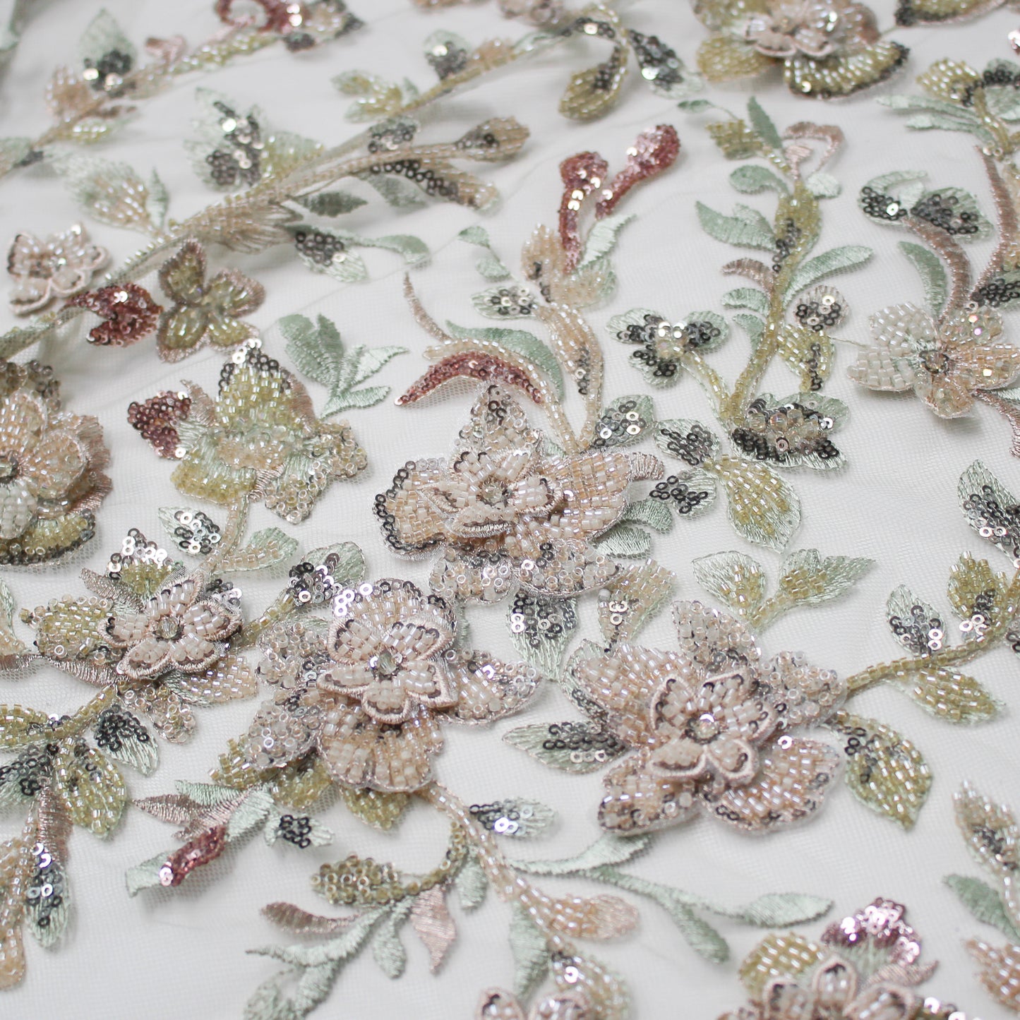 Tulle Alta Moda | Ramage di Fiori 3D a Degradé con Perline, Coralli e Paillettes