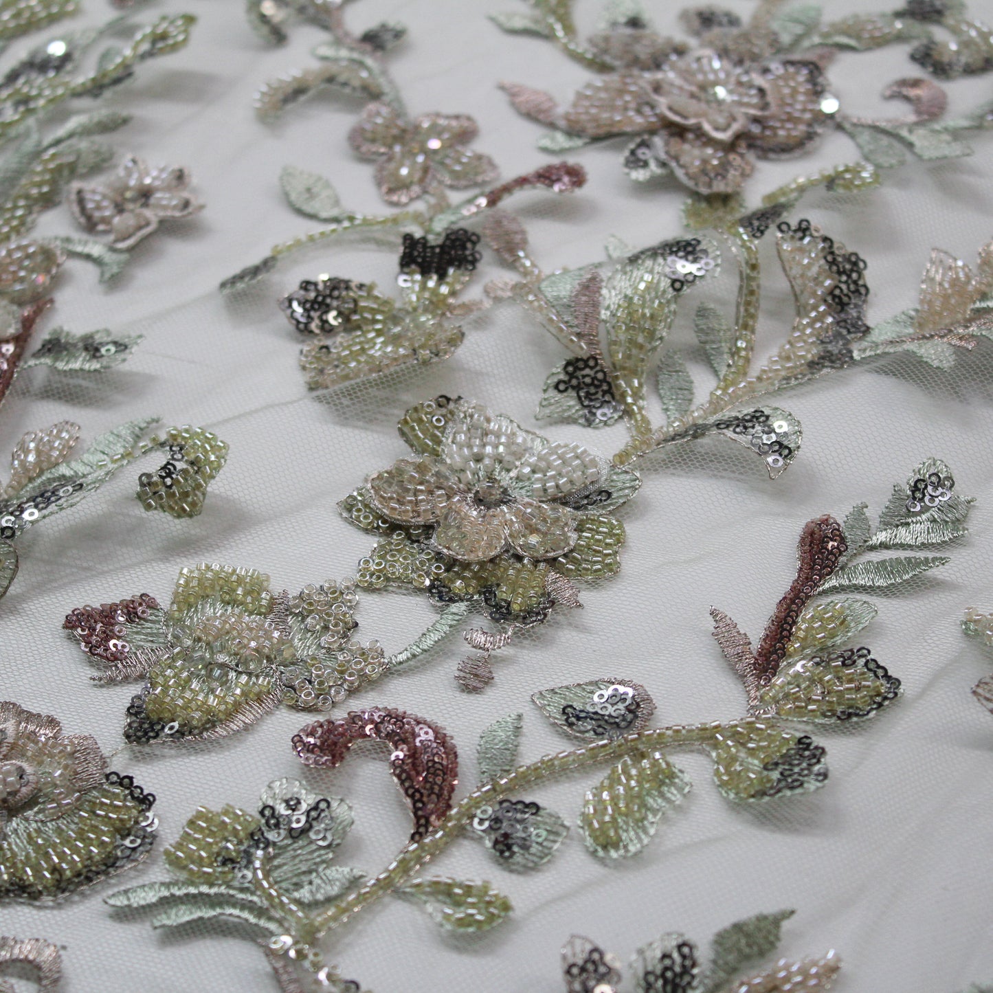 Tulle Alta Moda | Ramage di Fiori 3D a Degradé con Perline, Coralli e Paillettes