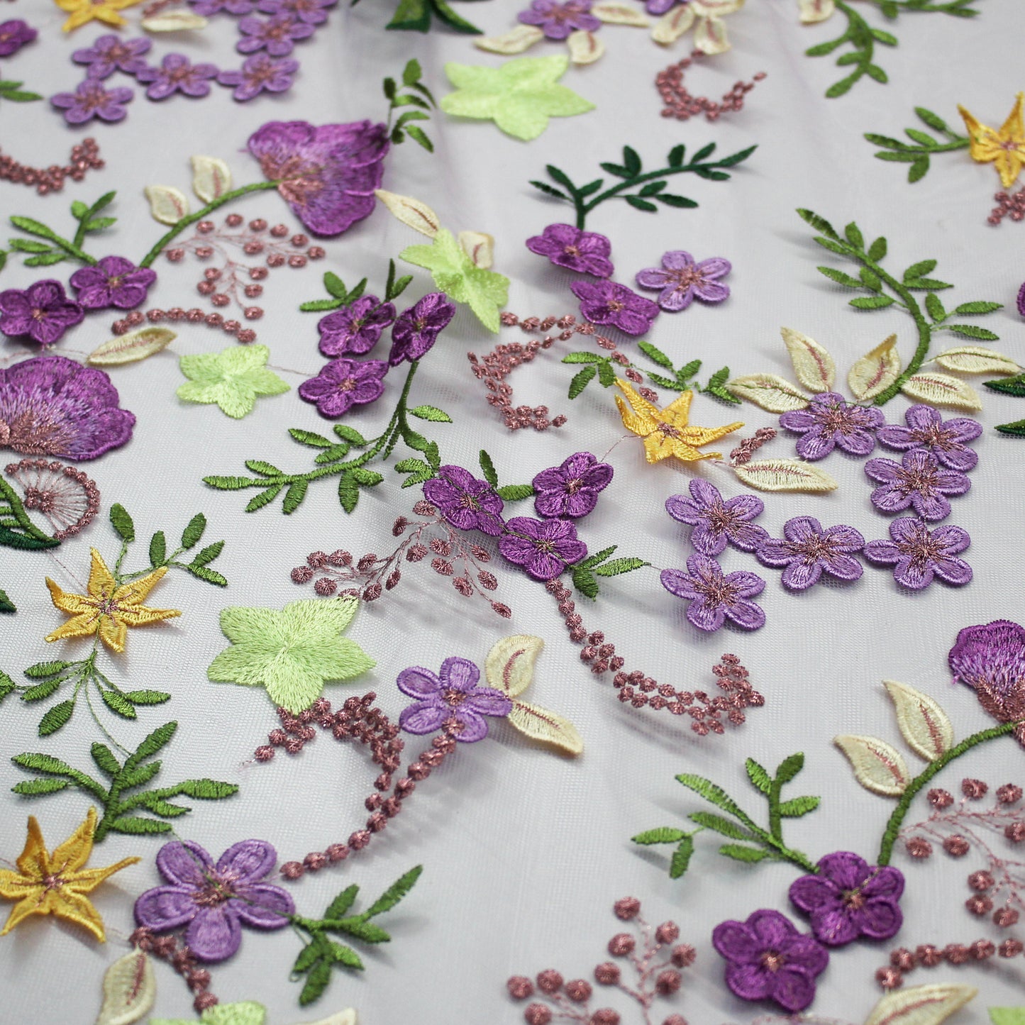 Tulle Alta Moda | Ramage di Fiori 3D a Stella e Nuvoletta Multicolor a Sviluppo Verticale
