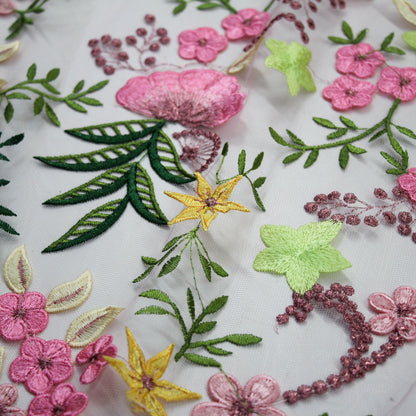 Tulle Alta Moda | Ramage di Fiori 3D a Stella e Nuvoletta Multicolor a Sviluppo Verticale